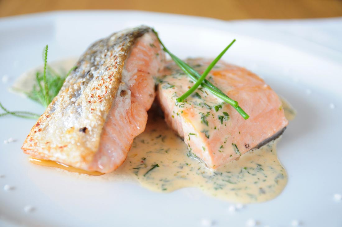 Gebratener Lachs Mit Zitronen Dill Sauce — Rezepte Suchen
